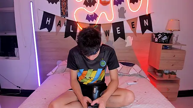 justinbiler online show from October 2025 01:47:02 PM