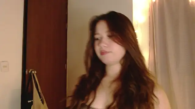 Snapshot of Roxie-Summers11 chatting on August 2026 05:20:01 AM Roxie-Summers11 online show from August 2026 05:20:01 AM