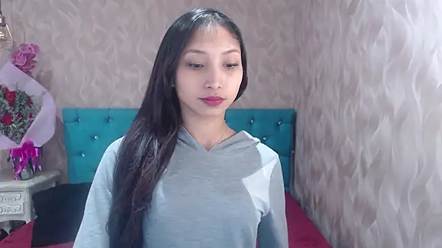 Snapshot of MadelineDoll chatting on February 2025 02:40:01 PM MadelineDoll online show from February 2025 02:40:01 PM