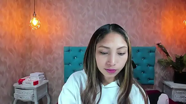 Snapshot of MadelineDoll chatting on September 2025 01:15:02 PM MadelineDoll online show from September 2025 01:15:02 PM