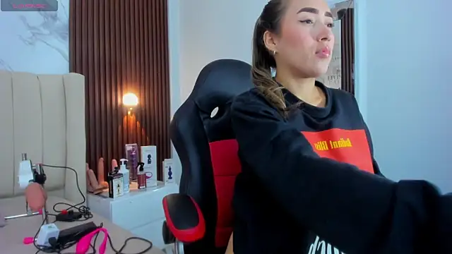 CAMILAGRAY online show from April 2026 12:55:01 PM