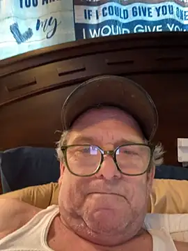 Snapshot of llovetoshowoff chatting on April 2026 05:06:02 PM llovetoshowoff online show from April 2026 05:06:02 PM
