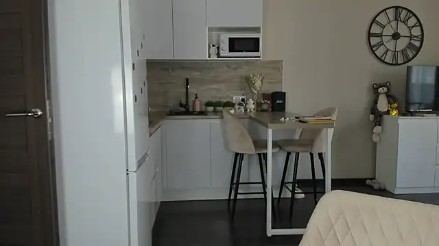 nilliluv online show from April 2026 01:10:02 PM