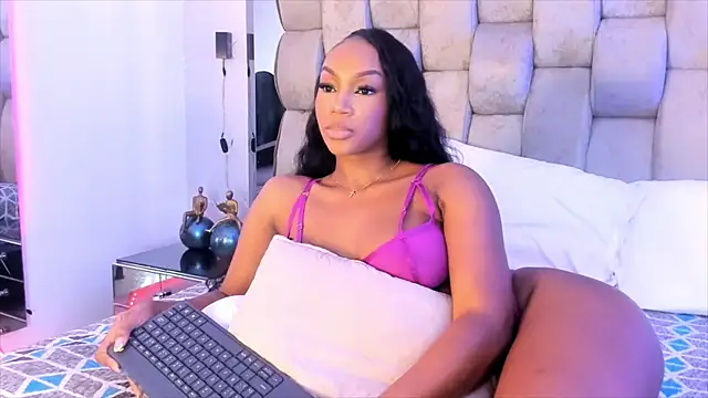 ChaynnaCooper online show from January 2025 05:15:01 PM