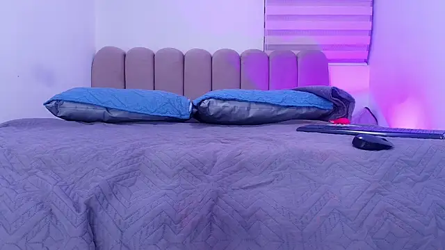 Snapshot of nicol_f chatting on April 2026 03:17:01 AM nicol f online show from April 2026 03:17:01 AM