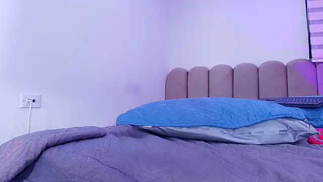 Snapshot of nicol_f chatting on April 2026 07:56:01 AM nicol f online show from April 2026 07:56:01 AM