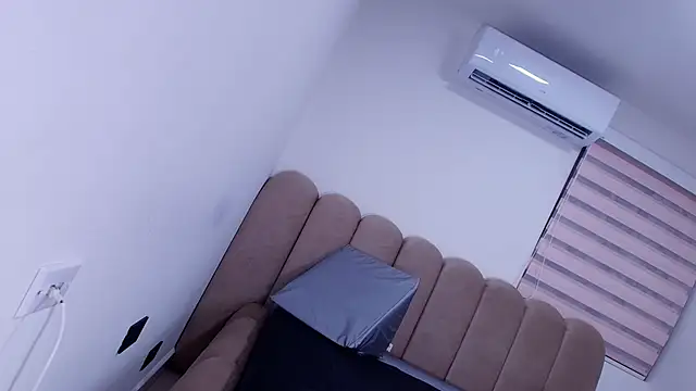 Snapshot of nicol_f chatting on April 2026 03:01:01 AM nicol f online show from April 2026 03:01:01 AM