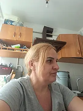 Malichkaanna30 online show from April 2026 11:27:01 AM