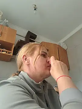 Malichkaanna30 online show from April 2026 02:29:01 PM