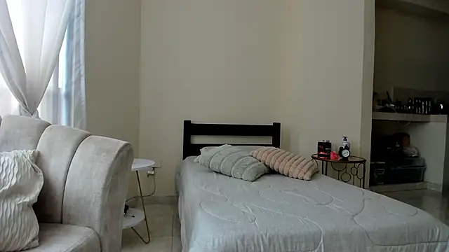 evely coelloo online show from March 2025 07:01:02 PM