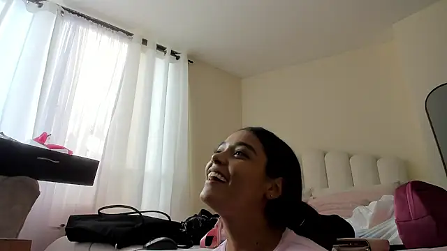 Snapshot of evely_coelloo chatting on February 2026 07:42:02 PM evely coelloo online show from February 2026 07:42:02 PM