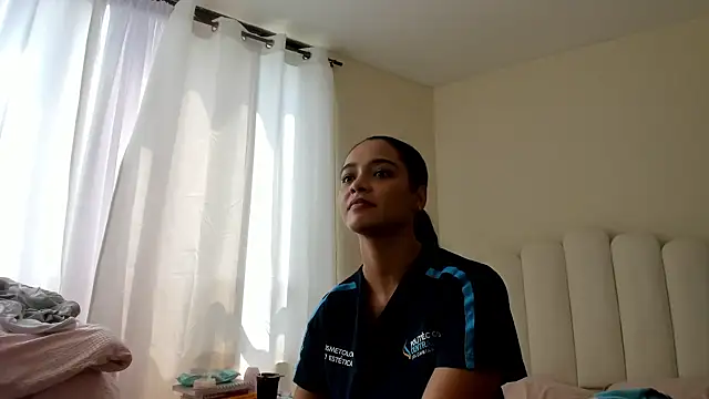 Snapshot of evely_coelloo chatting on February 2026 06:35:02 PM evely coelloo online show from February 2026 06:35:02 PM