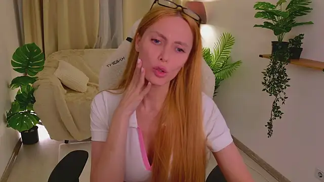 Snapshot of Love_Call chatting on July 2026 10:21:02 AM Love Call online show from July 2026 10:21:02 AM