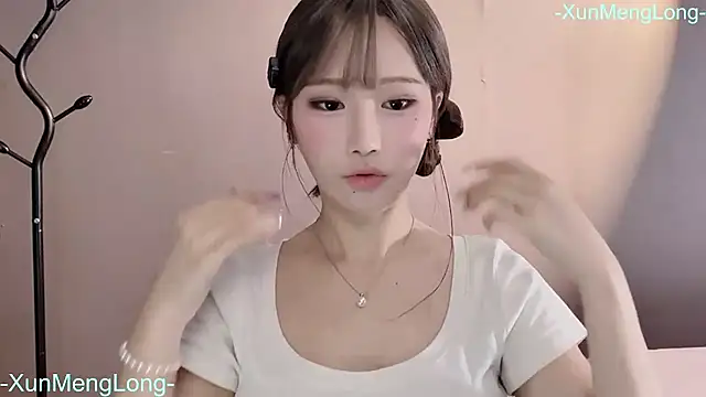 Snapshot of -XunMengLong- chatting on April 2026 06:13:02 PM -XunMengLong- online show from April 2026 06:13:02 PM