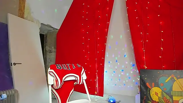 Snapshot of YourSuperModel chatting on December 2024 02:02:02 PM YourSuperModel online show from December 2024 02:02:02 PM