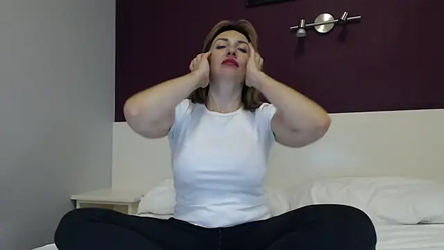 Snapshot of Mallinia chatting on February 2025 06:40:02 PM Mallinia online show from February 2025 06:40:02 PM