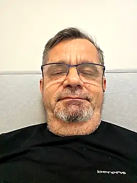 axecoman60 online show from December 2025 08:50:02 PM