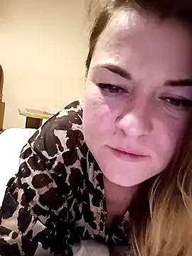 LunikaLunaX online show from February 2025 06:42:01 PM