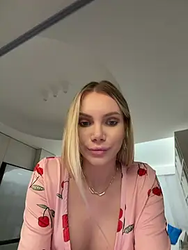 Snapshot of Yvonna_One chatting on April 2026 02:05:01 PM Yvonna One online show from April 2026 02:05:01 PM