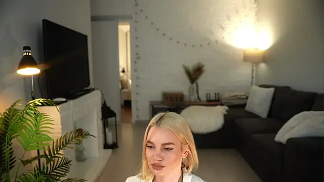 Snapshot of Heidi11 chatting on April 2026 03:36:01 PM Heidi11 online show from April 2026 03:36:01 PM