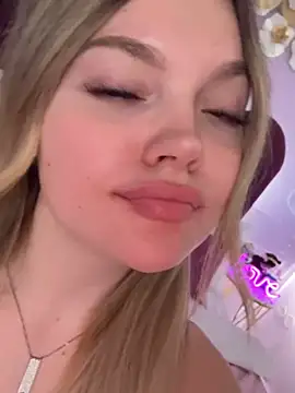 Snapshot of ZaraBloom chatting on March 2026 03:33:01 AM ZaraBloom online show from March 2026 03:33:01 AM