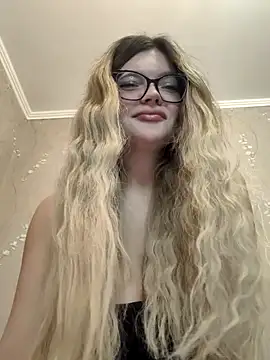 Snapshot of ZaraBloom chatting on March 2026 04:28:02 PM ZaraBloom online show from March 2026 04:28:02 PM