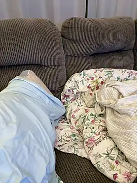 Snapshot of PuckBunny17 chatting on April 2026 12:46:02 AM PuckBunny17 online show from April 2026 12:46:02 AM