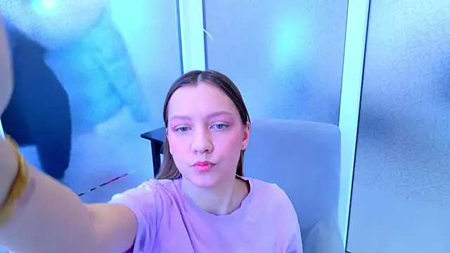 Snapshot of AliceBrayan chatting on February 2025 05:30:01 AM AliceBrayan online show from February 2025 05:30:01 AM