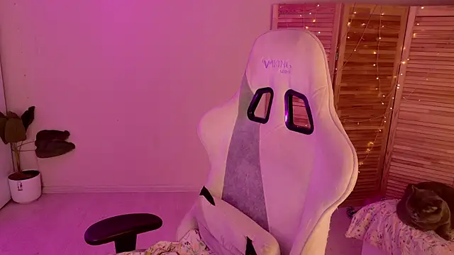 Snapshot of Miss_Mia_Murr chatting on December 2025 04:18:02 AM Miss Mia Murr online show from December 2025 04:18:02 AM