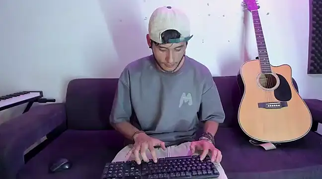 Henrikk senn online show from December 2024 02:56:02 AM