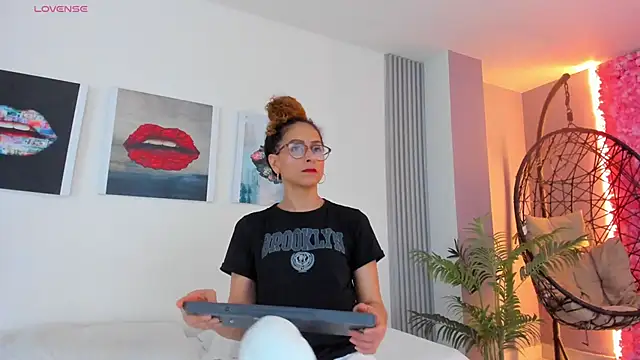 Angela donnato online show from February 2025 03:15:02 AM