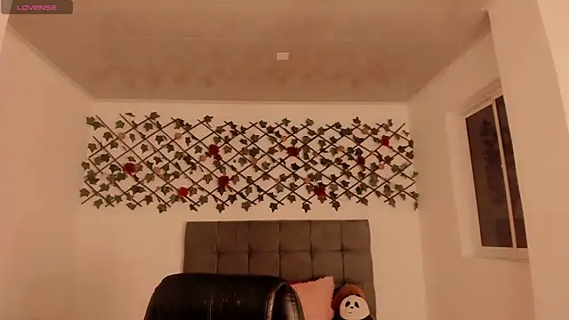 Snapshot of Lilith_Miller21 chatting on November 2025 08:20:01 PM Lilith Miller21 online show from November 2025 08:20:01 PM