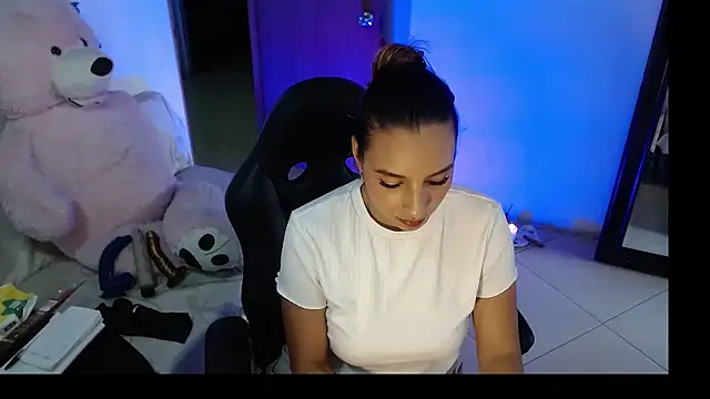 Snapshot of mykaelahoney chatting on May 2026 07:08:01 PM mykaelahoney online show from May 2026 07:08:01 PM