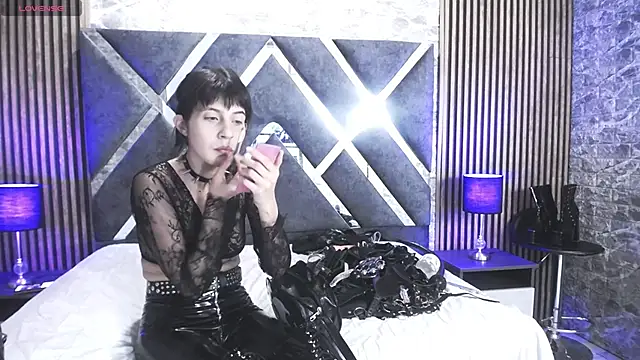 Snapshot of bellatrix25 chatting on December 2024 08:29:01 PM bellatrix25 online show from December 2024 08:29:01 PM