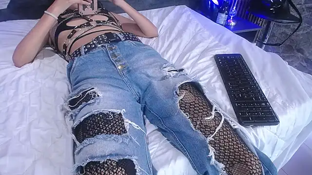 Snapshot of bellatrix25 chatting on December 2024 11:47:01 PM bellatrix25 online show from December 2024 11:47:01 PM