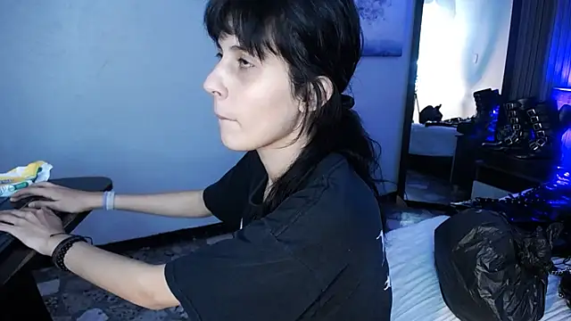 Snapshot of bellatrix25 chatting on December 2024 08:07:02 PM bellatrix25 online show from December 2024 08:07:02 PM