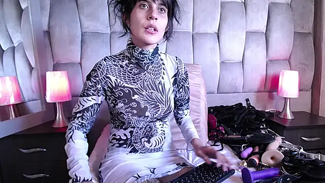 Snapshot of bellatrix25 chatting on January 2025 08:30:01 PM bellatrix25 online show from January 2025 08:30:01 PM