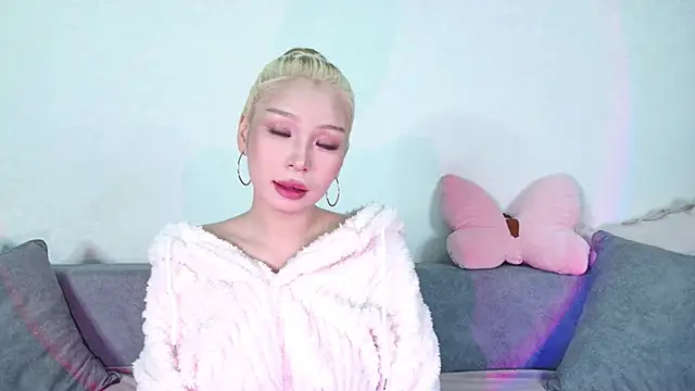 Snapshot of RileyMee chatting on January 2025 03:31:02 AM RileyMee online show from January 2025 03:31:02 AM