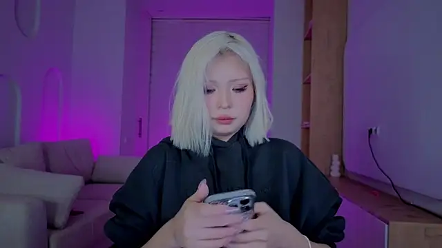 Snapshot of RileyMee chatting on September 2025 12:54:01 PM RileyMee online show from September 2025 12:54:01 PM