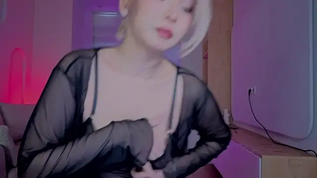 Snapshot of RileyMee chatting on October 2025 12:13:02 PM RileyMee online show from October 2025 12:13:02 PM