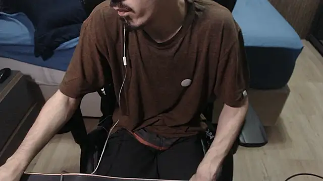 Snapshot of ViniBruv chatting on February 2026 12:20:02 AM ViniBruv online show from February 2026 12:20:02 AM