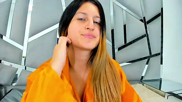 GiaRoussel online show from February 2025 05:01:01 PM