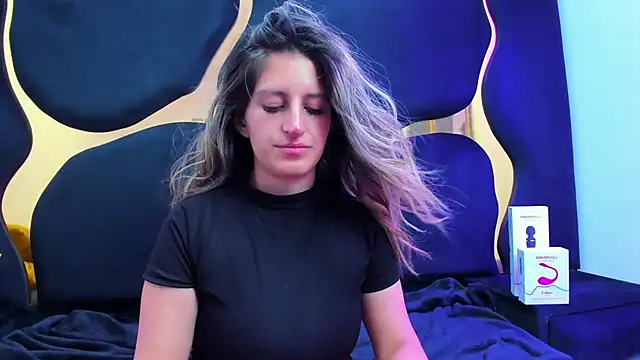 GiaRoussel online show from October 2025 03:54:01 PM