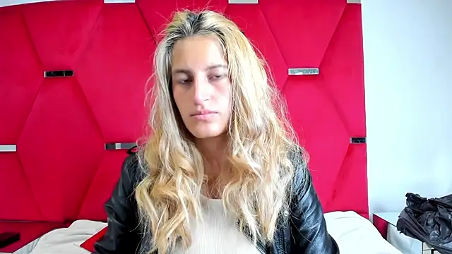 GiaRoussel online show from February 2026 07:45:01 PM