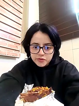 Snapshot of Lin-cute chatting on March 2025 05:32:01 AM Lin-cute online show from March 2025 05:32:01 AM