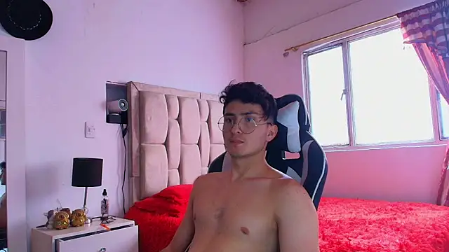 santyago taylor online show from December 2024 07:04:02 PM