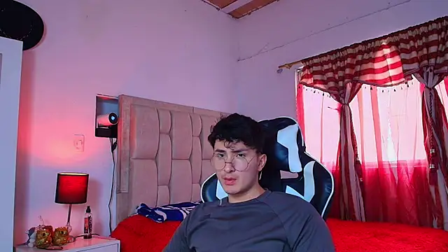 santyago taylor online show from December 2024 06:25:01 PM