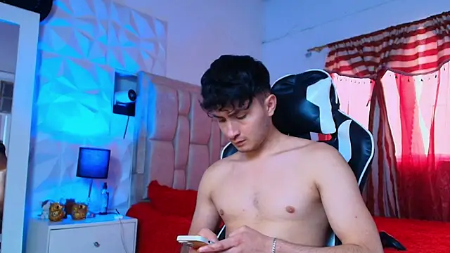 santyago taylor online show from December 2024 09:28:02 PM