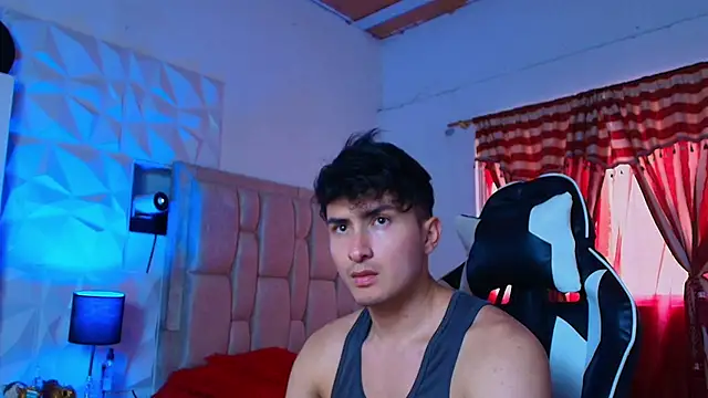 santyago taylor online show from December 2024 06:58:02 PM