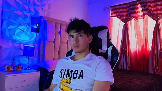 santyago taylor online show from December 2024 07:03:02 PM